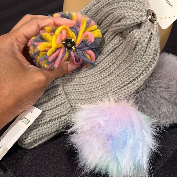 Gray PICK-A-Pom Beanie 3 Interchangeable Poms - Picture 6 of 9